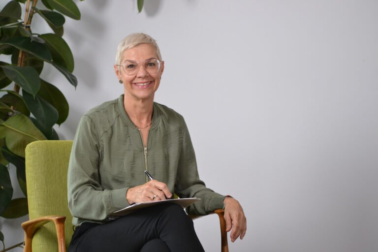 Ein Bild von Ursula Bentele im Therapieraum